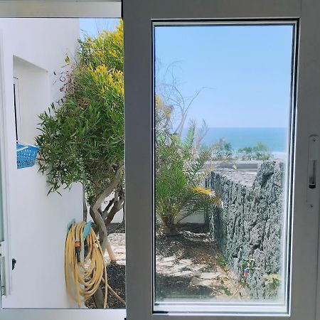 Beautiful Small Bungalow, Amazing Views And Garden Famara Extérieur photo