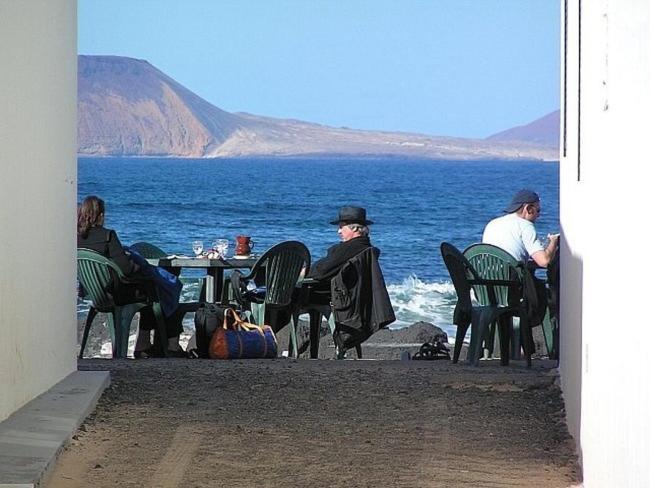 Beautiful Small Bungalow, Amazing Views And Garden Famara Extérieur photo