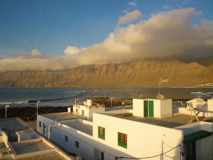 Beautiful Small Bungalow, Amazing Views And Garden Famara Extérieur photo