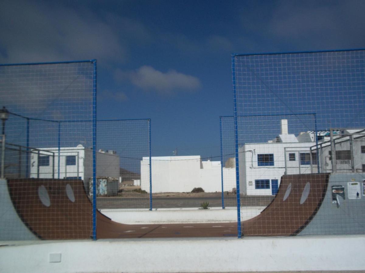 Beautiful Small Bungalow, Amazing Views And Garden Famara Extérieur photo