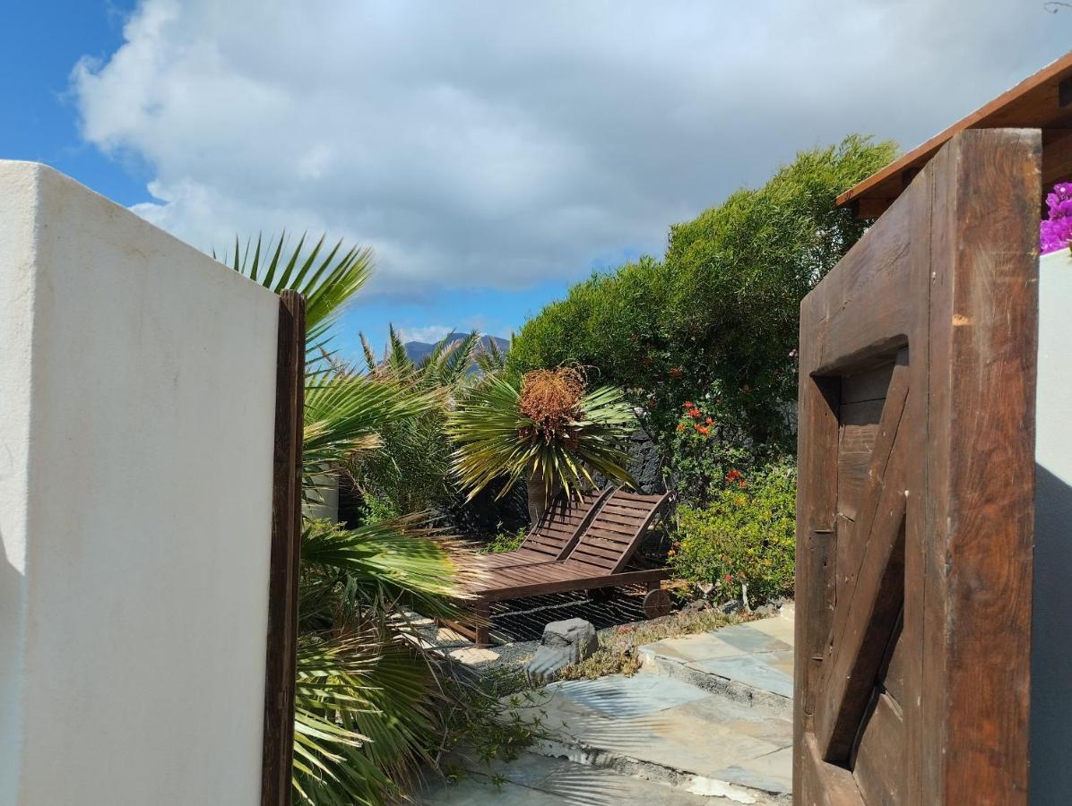 Beautiful Small Bungalow, Amazing Views And Garden Famara Extérieur photo
