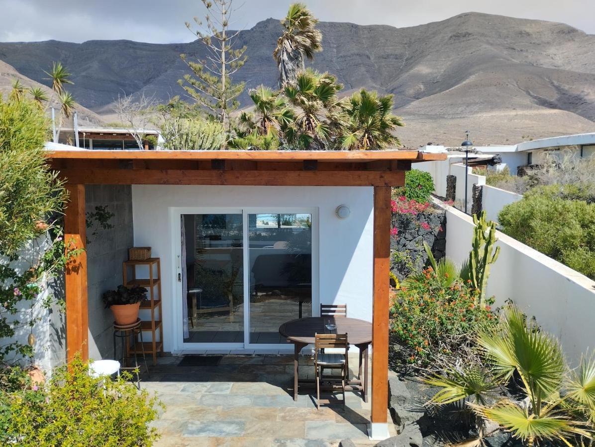 Beautiful Small Bungalow, Amazing Views And Garden Famara Extérieur photo