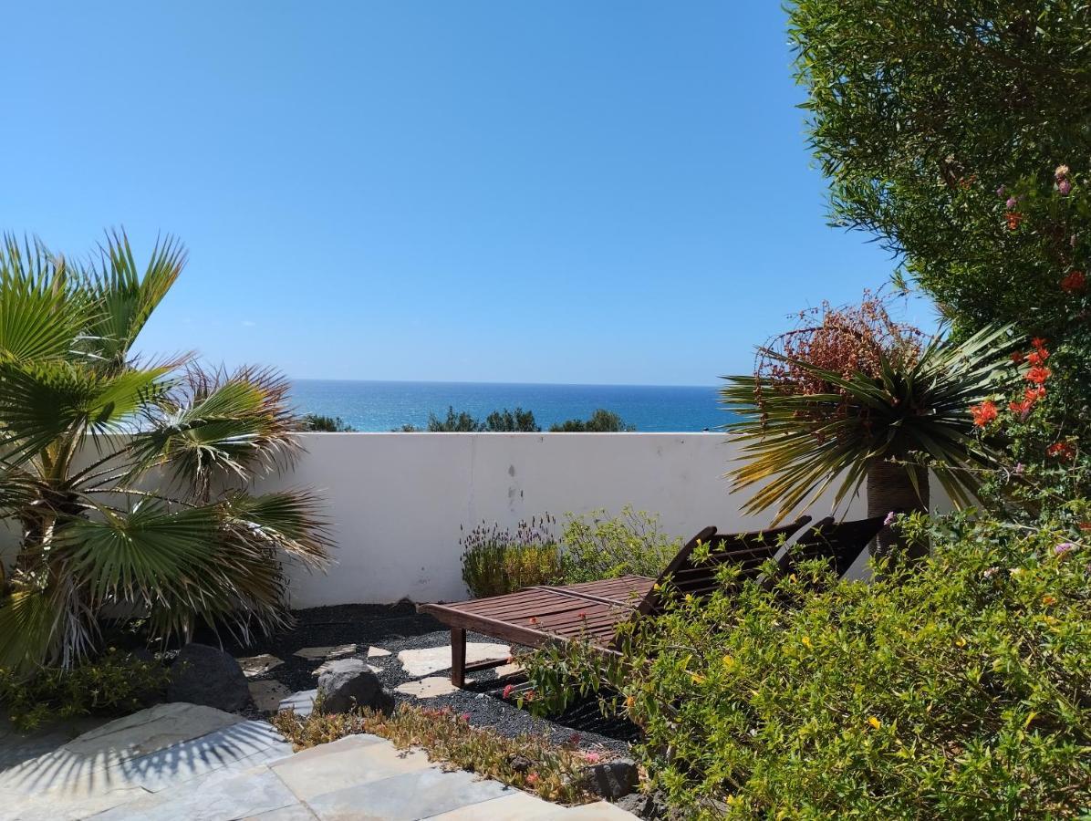 Beautiful Small Bungalow, Amazing Views And Garden Famara Extérieur photo